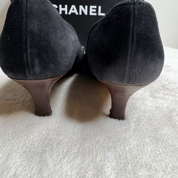 Chanel Suede Kitten Heel Pumps Snakeskin Cap Toe CC Logo Lace Up 37.5 - Picture 9 of 12